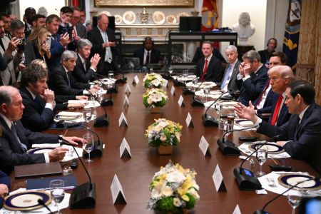 Trump disse que se Milei perder as eleições, "está fora" do acordo