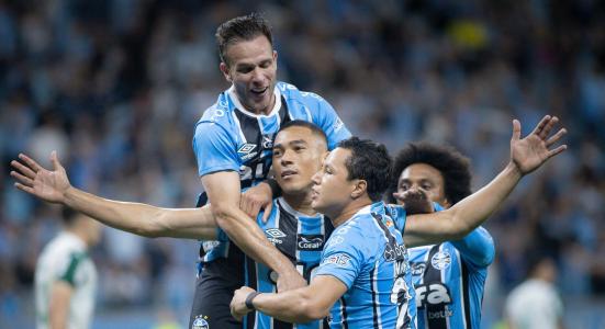 Carlos Vinicius fez um dos gols da vitória do Grêmio sobre o Palmeiras