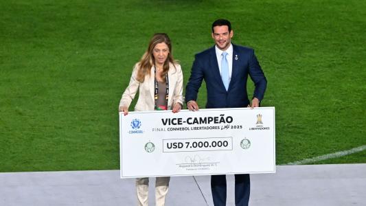 Leila Pereira, presidente do Palmeiras, ao lado de Samir Xaud, presidente da CBF