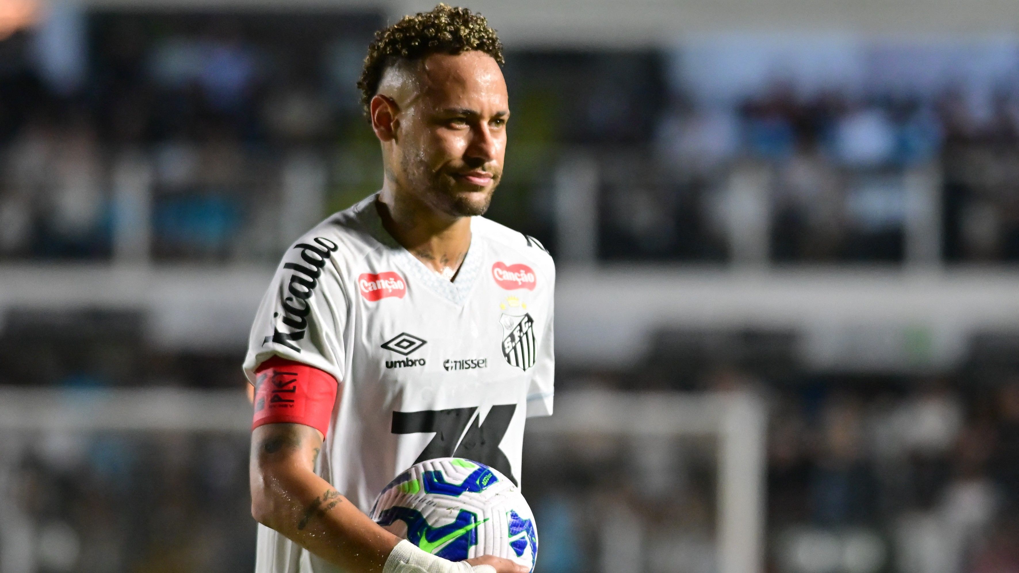 Neymar celebra goleada do Santos e revela se vai jogar contra o Juventude