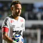 Neymar celebra goleada do Santos e revela se vai jogar contra o Juventude
