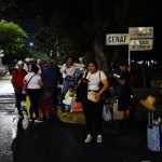 Venezuelanos se reúnem próximo à fronteira com a Colômbia após ataque dos EUA