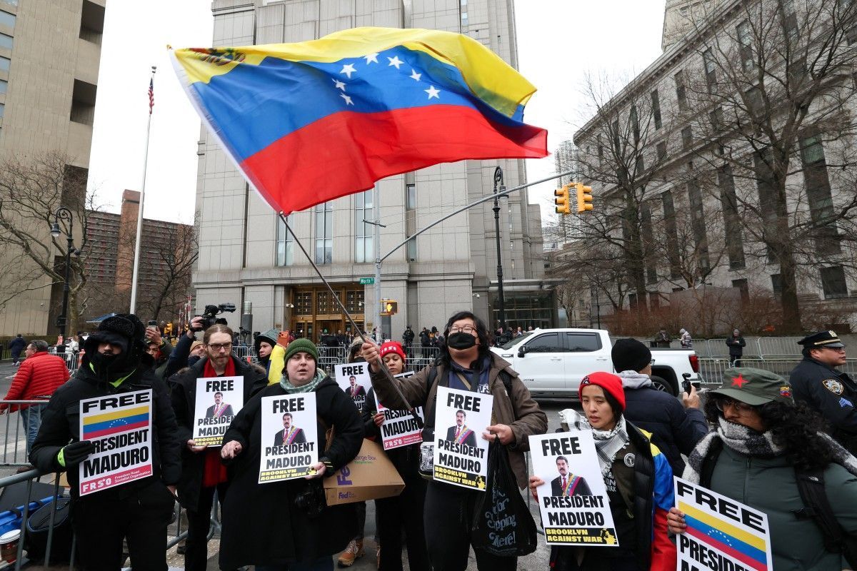 Manifestantes pedem por liberdade de Maduro em frente a tribunal, nos EUA