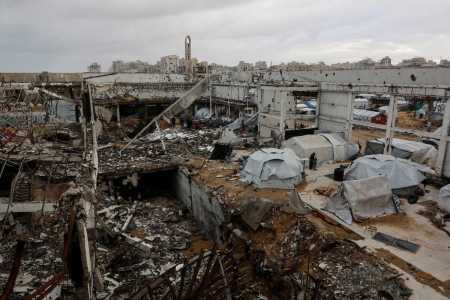 Imagem aérea mostra destroços de edifícios na Faixa de Gaza