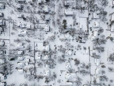 Tempestade de neve cobriu área residencial em Columbia, Missouri