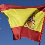 Espanha irá regularizar documentos de meio milhão de imigrantes nesta terça, anuncia premiê