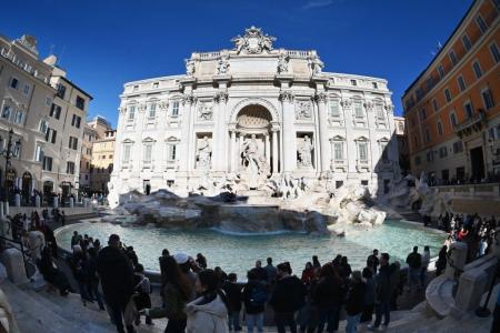 Turistas devem pagar para acessar a fonte de forma mais próxima