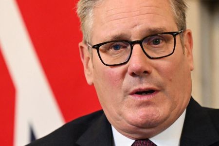 Primeiro-ministro britânico, Keir Starmer, nomeou embaixador envolvido com Jeffrey Epstein