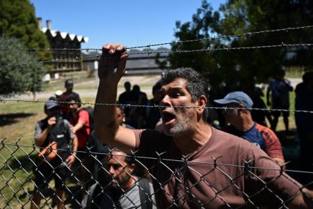 Greve ocorre um dia após fechamento da fábrica de pneus Fate, uma das principais do país