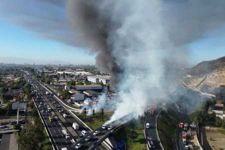 Segundo relatos da imprensa , sete veículos foram destruídos pelas chamas após a explosão