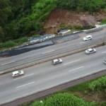 Vídeo: pista afunda no Anel Rodoviário de Belo Horizonte e complica trânsito no Betânia