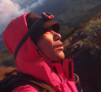 Agam Rinjani é um dos alpinistas que ajudam no resgate de Juliana Marins