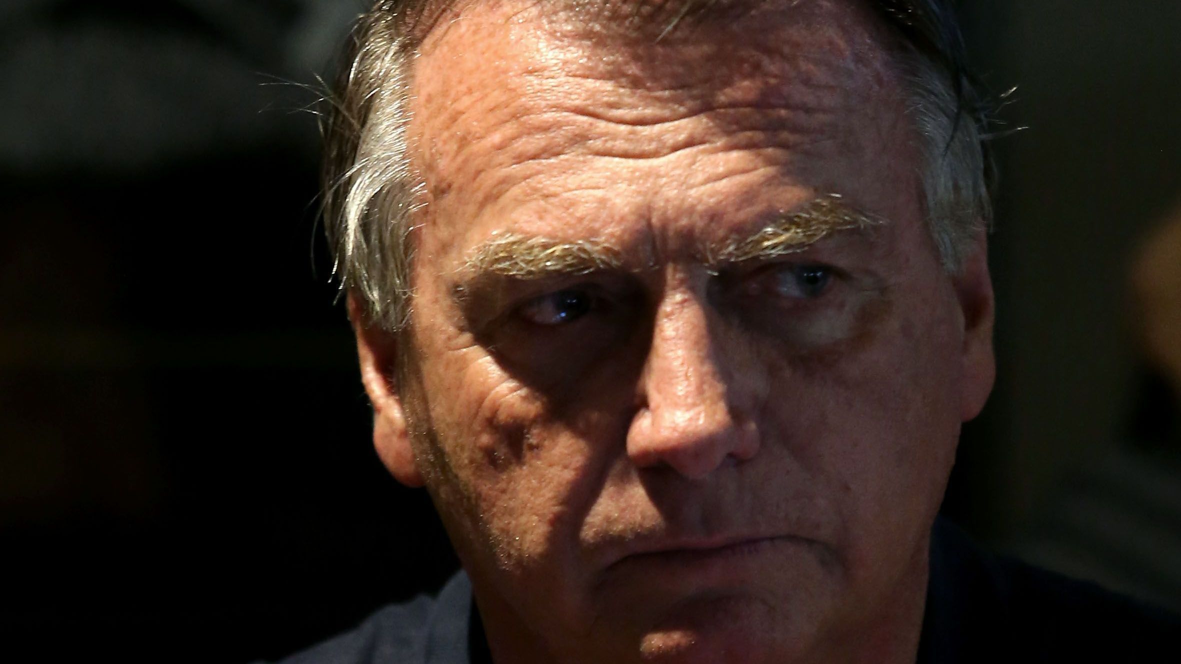 Bolsonaro está deprimido e anisoso antes de cirurgia no Natal, diz médico