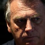 Bolsonaro está deprimido e anisoso antes de cirurgia no Natal, diz médico