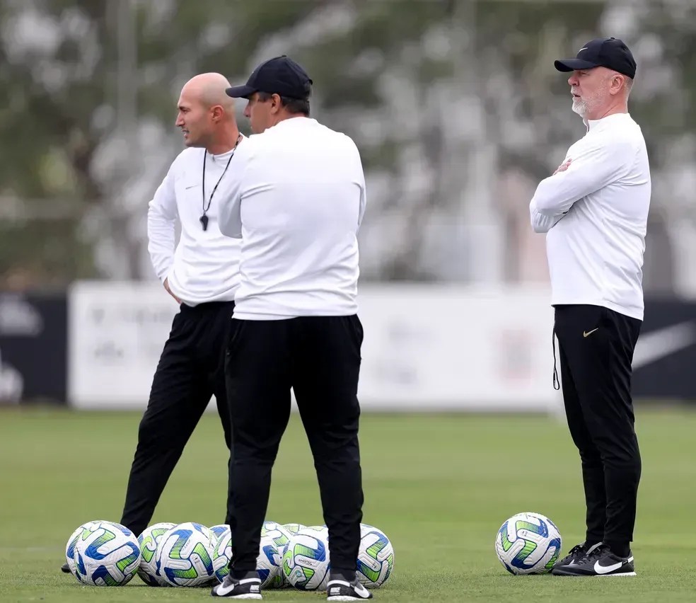 Corinthians perde profissionais e terá que remontar comissão técnica em 2024