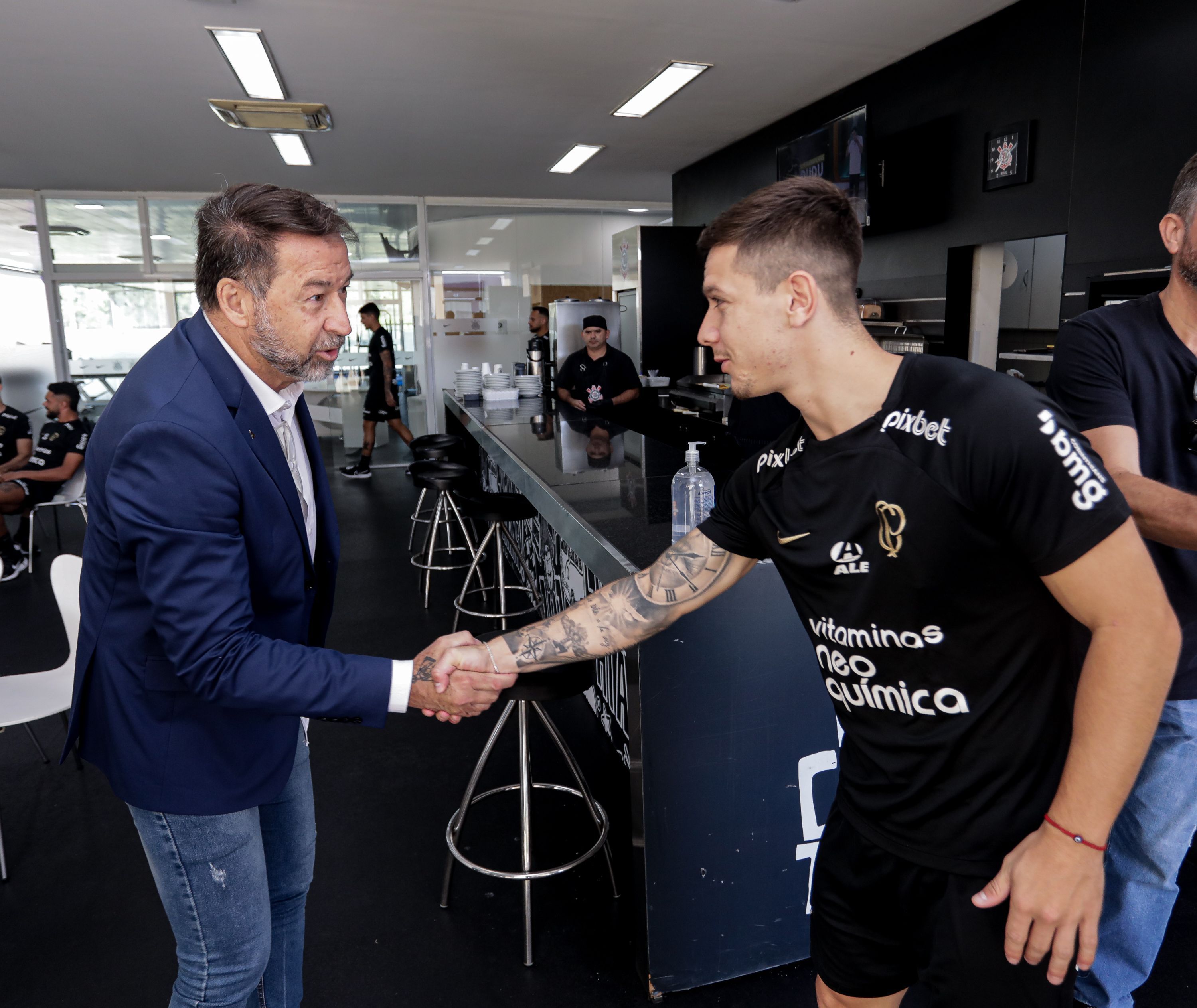 Corinthians quita salários atrasados do elenco profissional