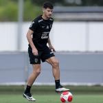 Hugo se apresenta à torcida do Corinthians e define estilo de jogo