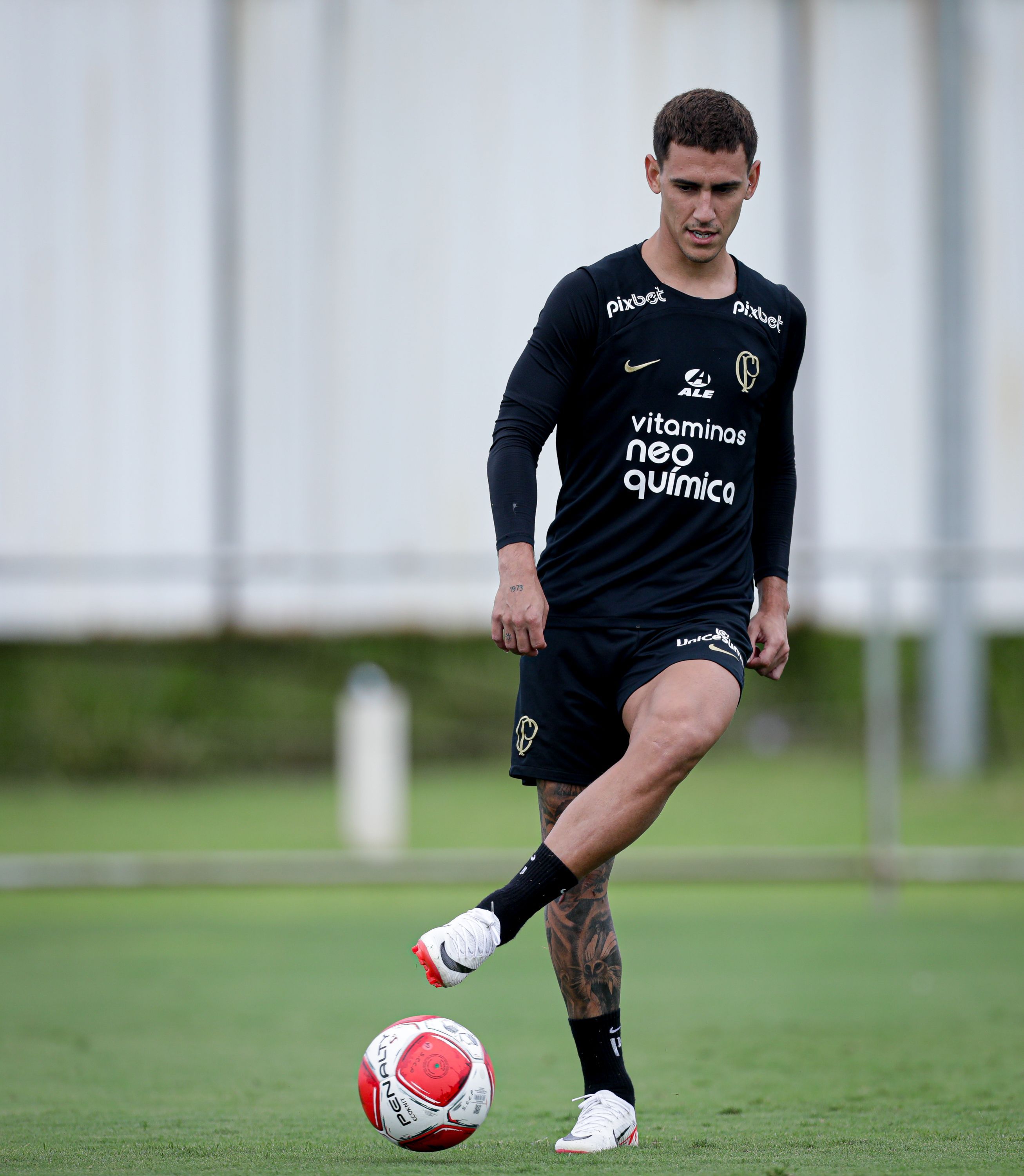 Rojas ganha prestígio em jogos-treino e almeja vaga de titular no Corinthians