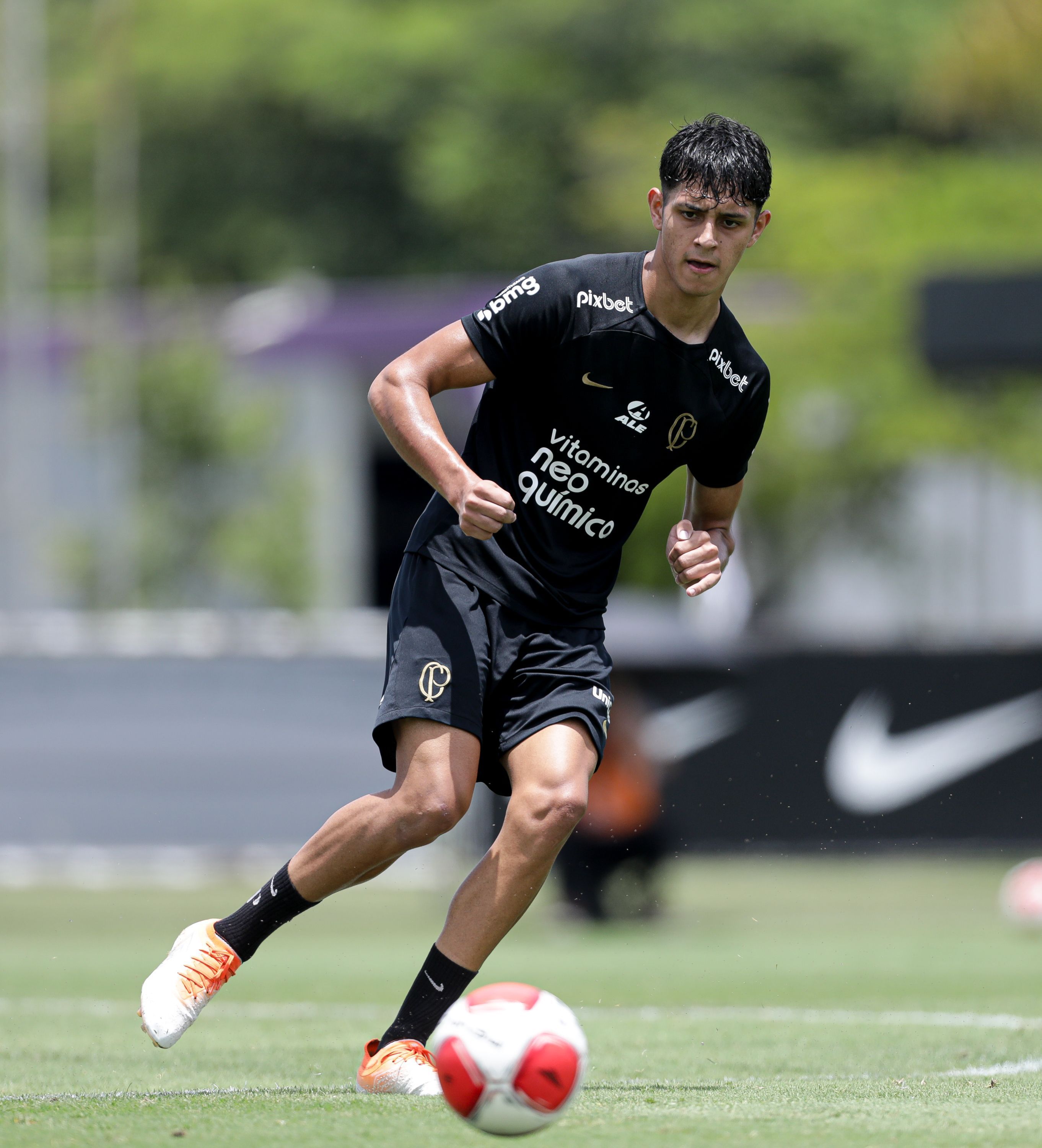 Quem é Fernando Vera, zagueiro paraguaio que completa treinos do Corinthians