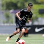 Quem é Fernando Vera, zagueiro paraguaio que completa treinos do Corinthians