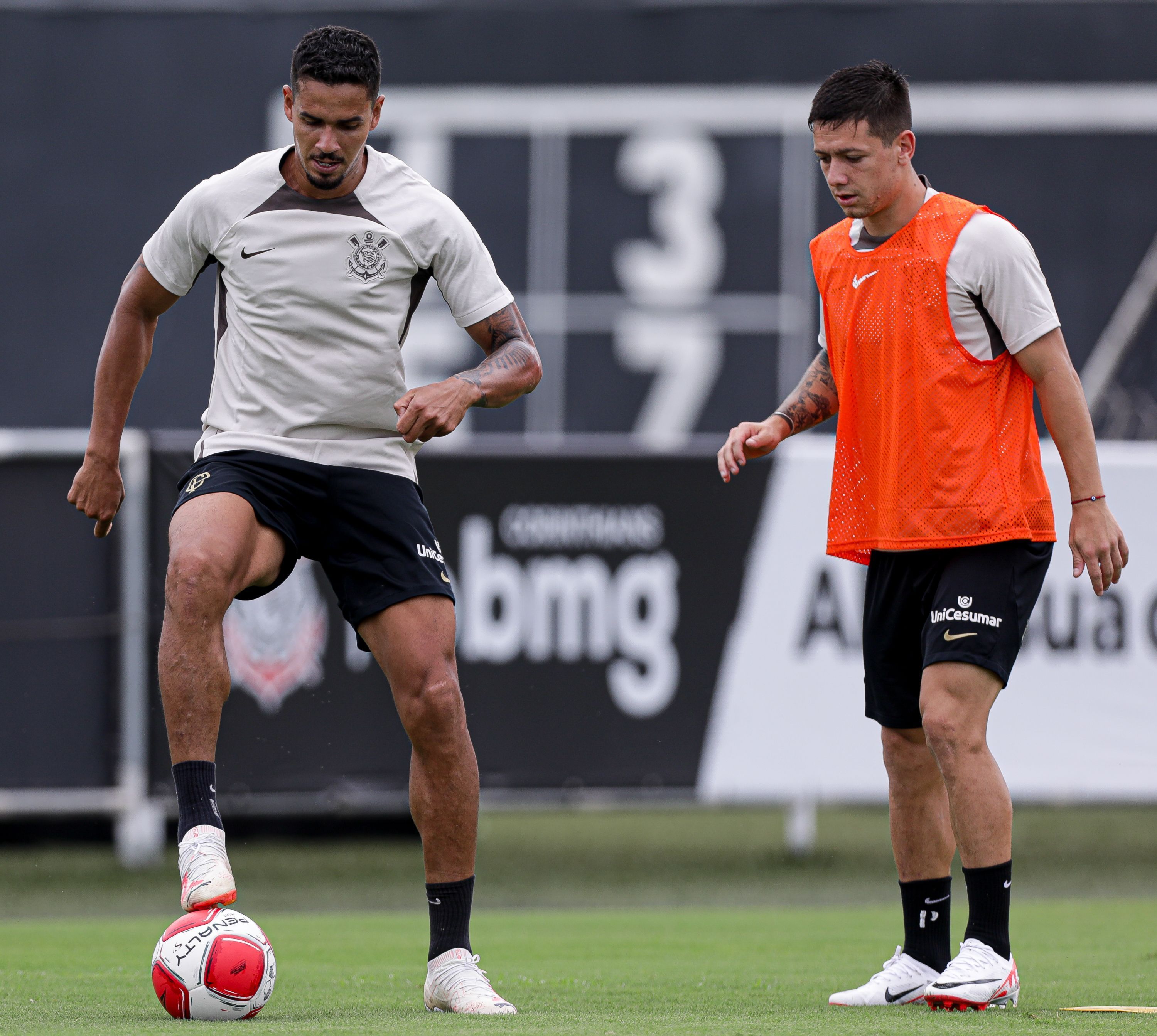 Escalação do Corinthians: Mano trabalha parte tática e não terá Garro em estreia