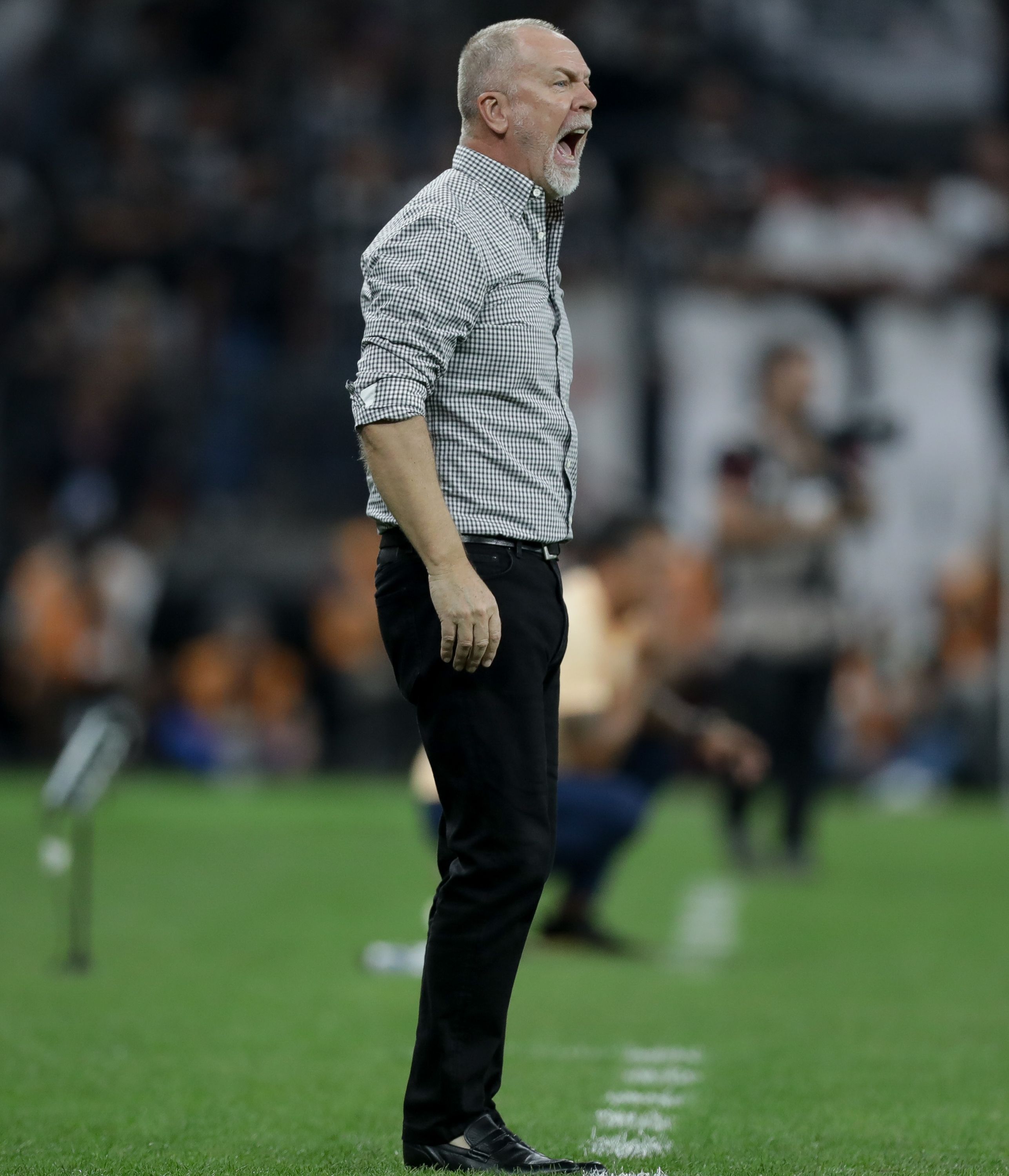 Mano Menezes responde sobre piora no elenco do Corinthians: 'A matemática não mente'