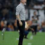 Mano Menezes responde sobre piora no elenco do Corinthians: 'A matemática não mente'