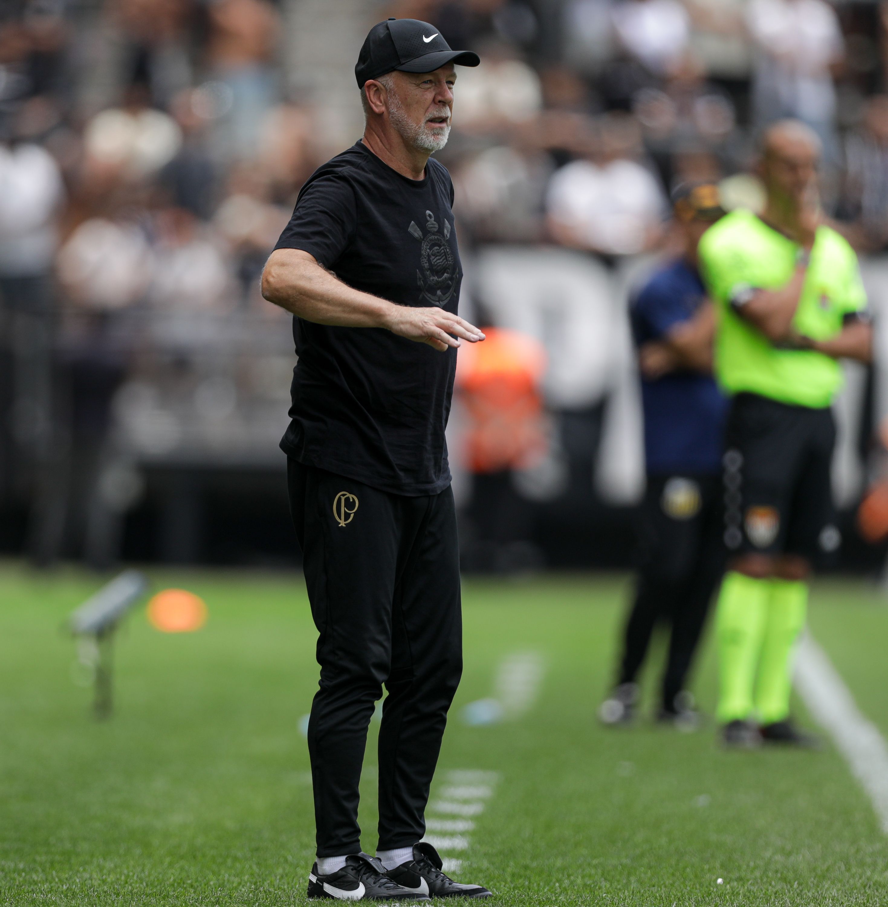 Corinthians demite Mano Menezes após mau início no Paulistão