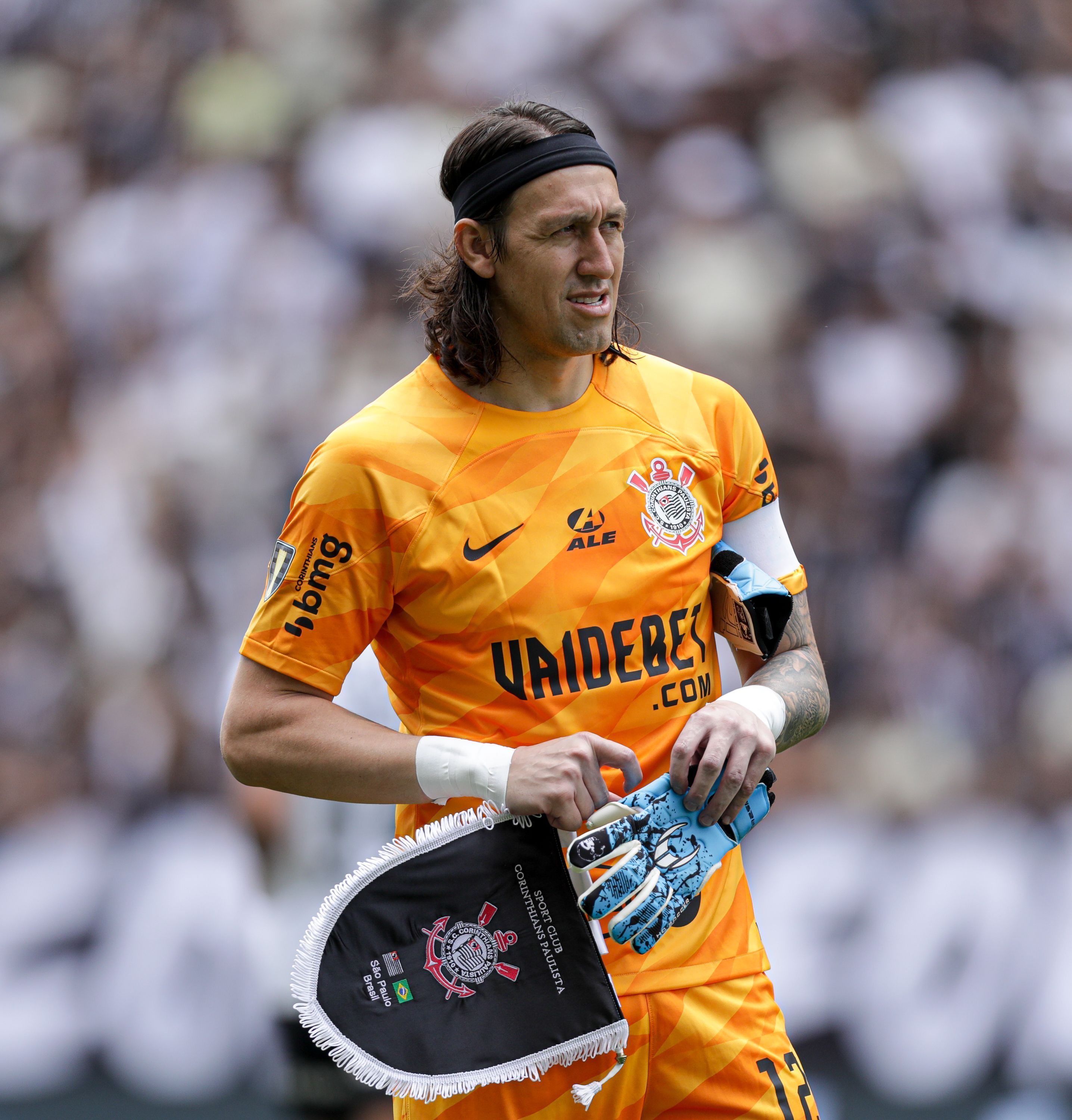 Cássio se aproxima de jogo 700 no Corinthians em meio à pressão da torcida