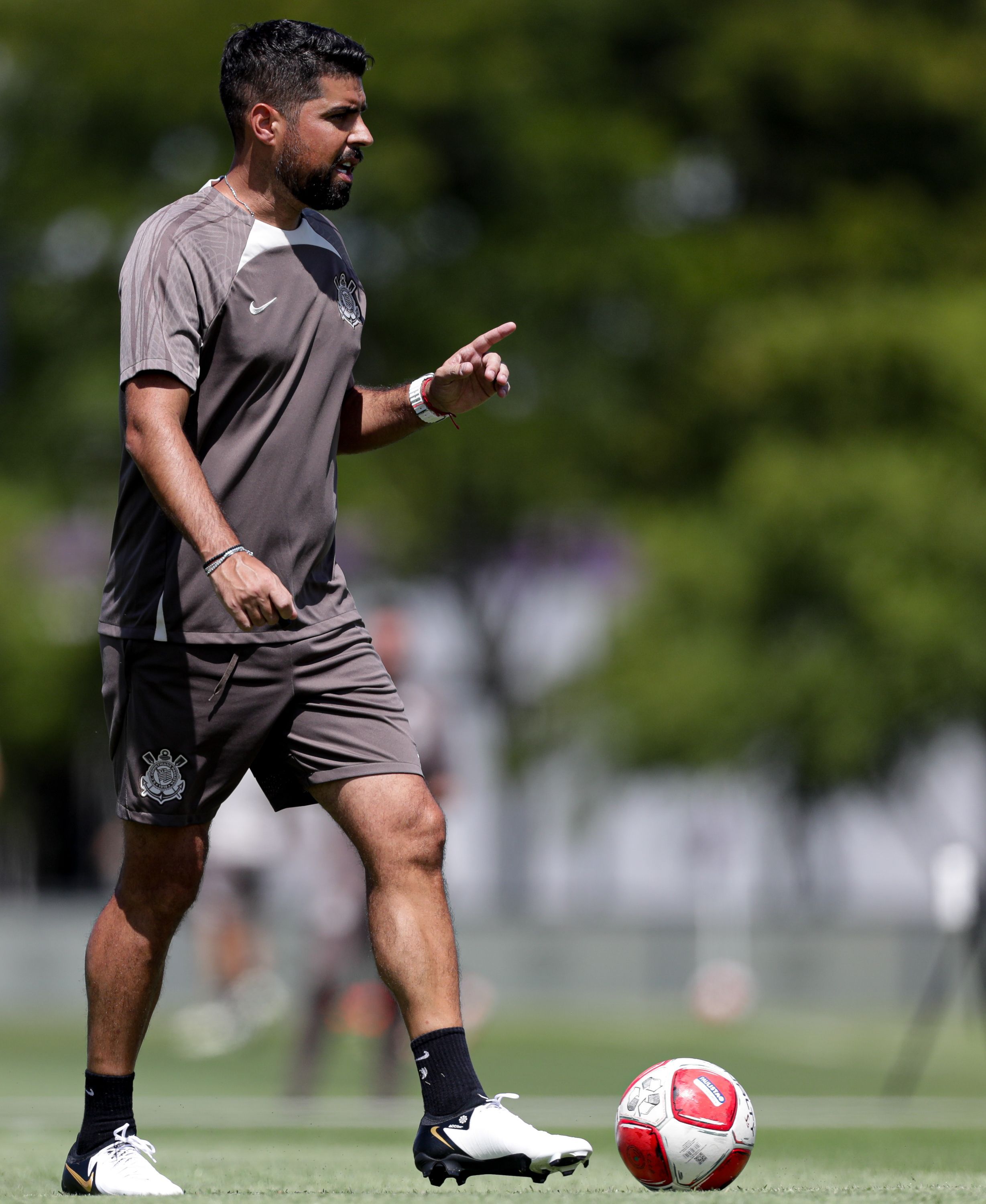 Escalação do Corinthians: António Oliveira mexe em três posições para jogo com Botafogo-SP
