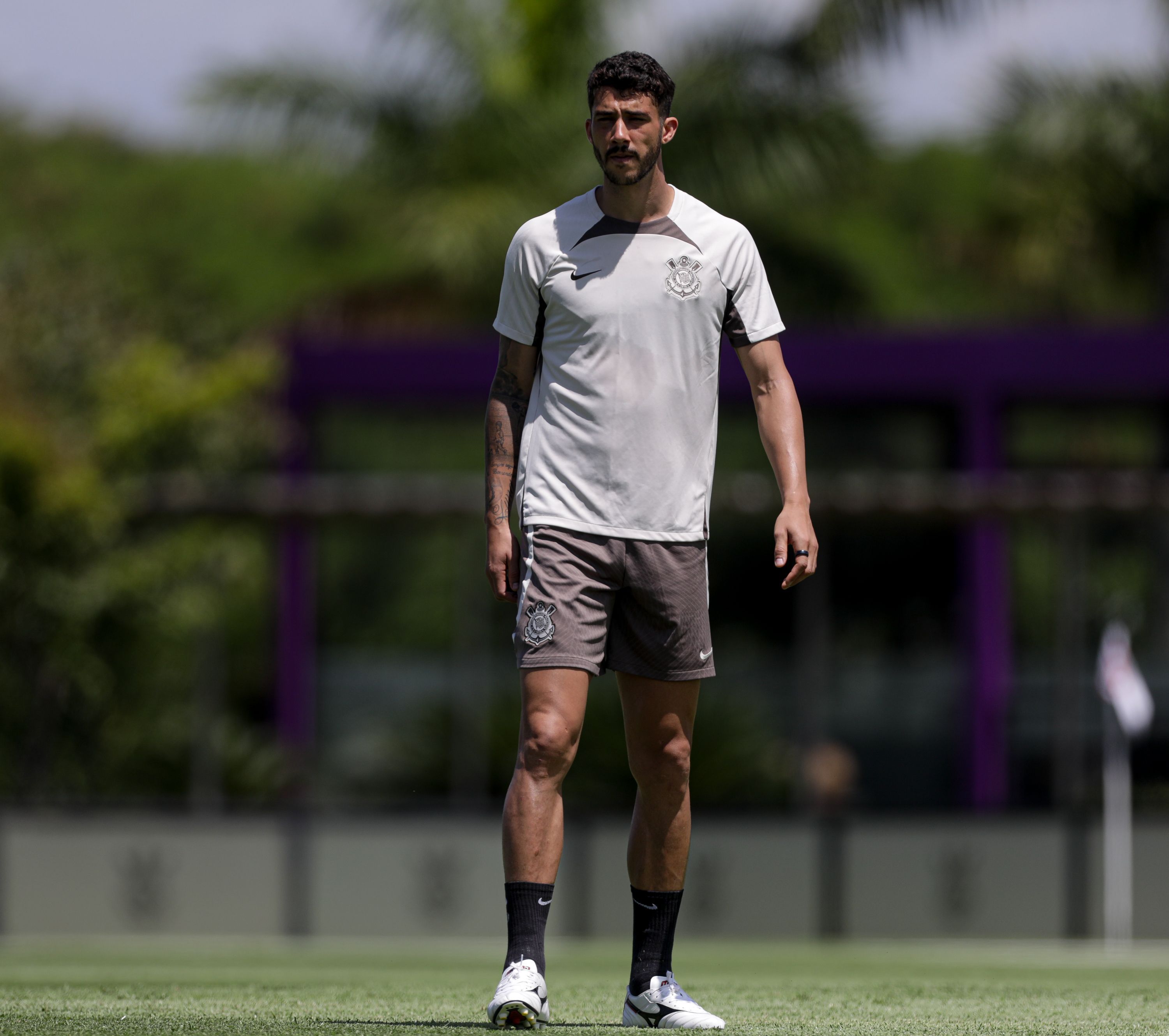 António Oliveira esboça escalação do Corinthians com estreante e jovem da base