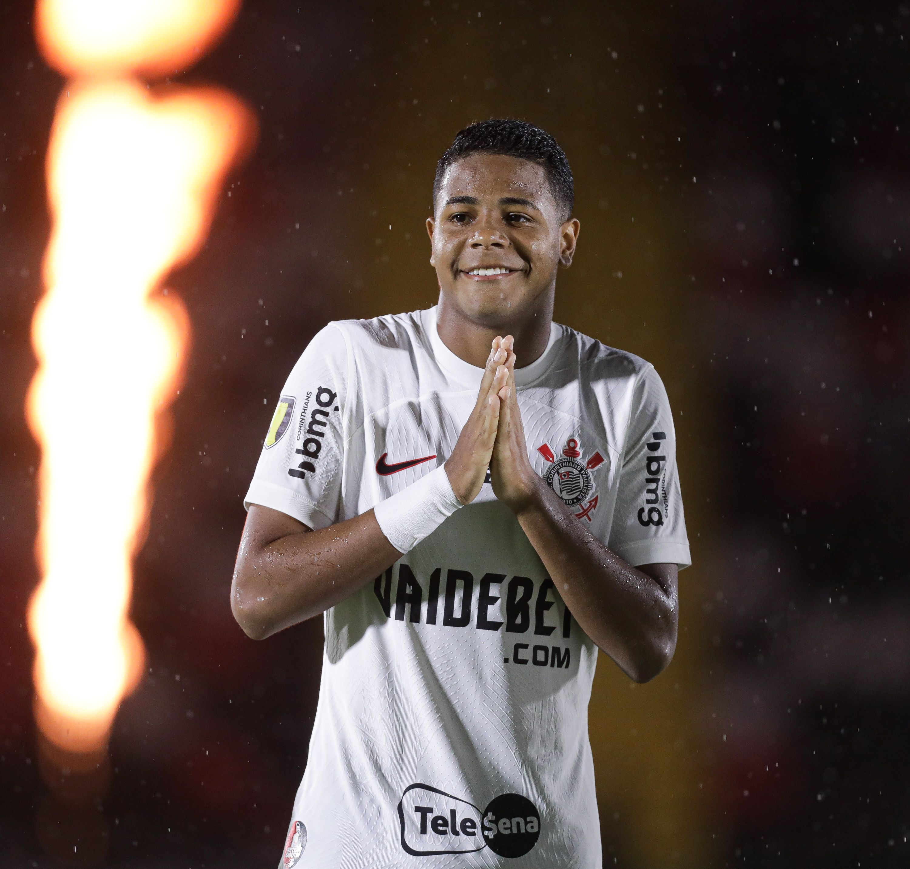 Entenda ajuste de António Oliveira que fez Wesley ganhar destaque no Corinthians