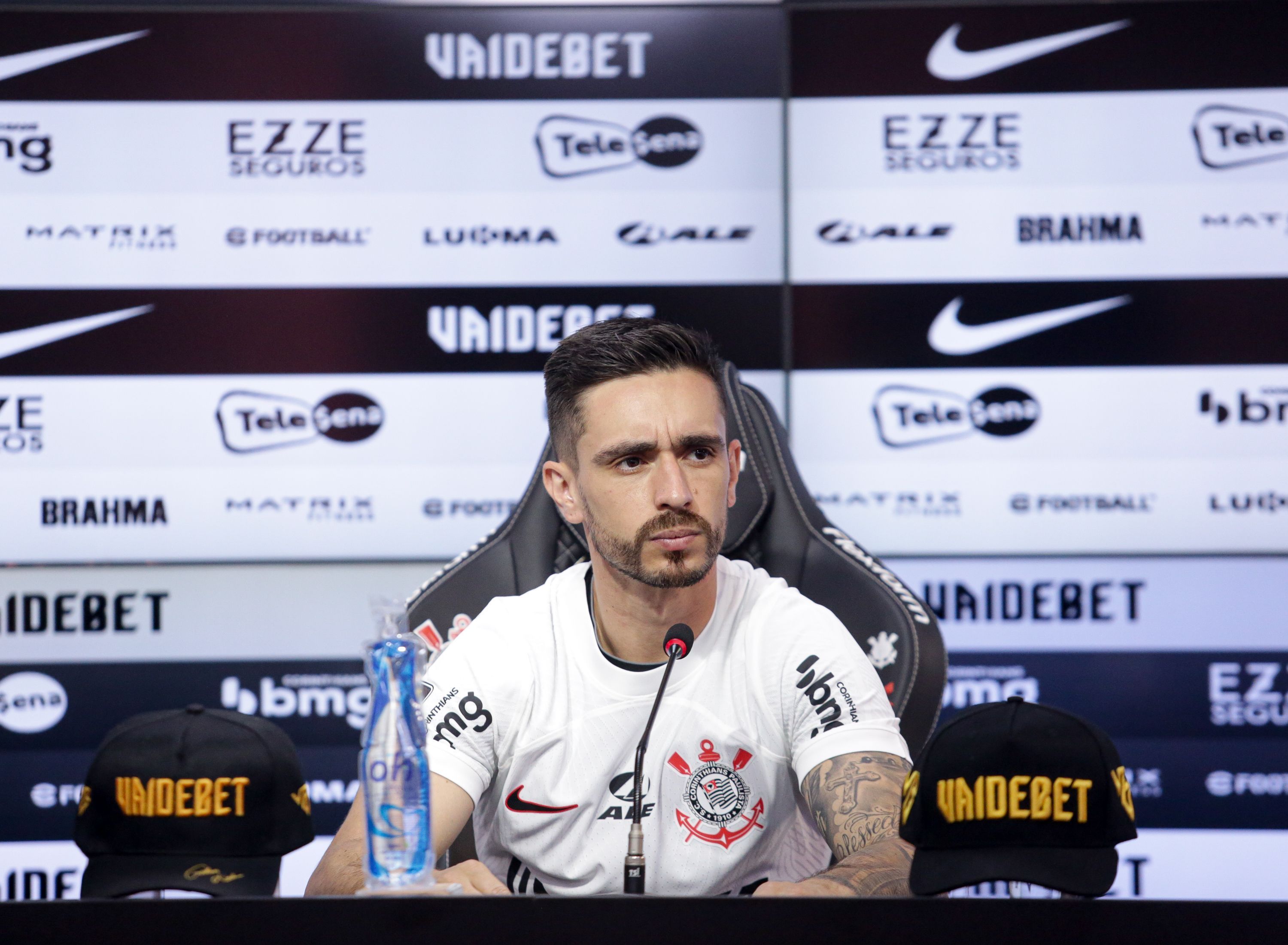 Apresentado no Corinthians, Coronado responde declaração de Marcos Braz