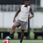 Corinthians e Paulinho encerram conversas por renovação e volante deixará o clube