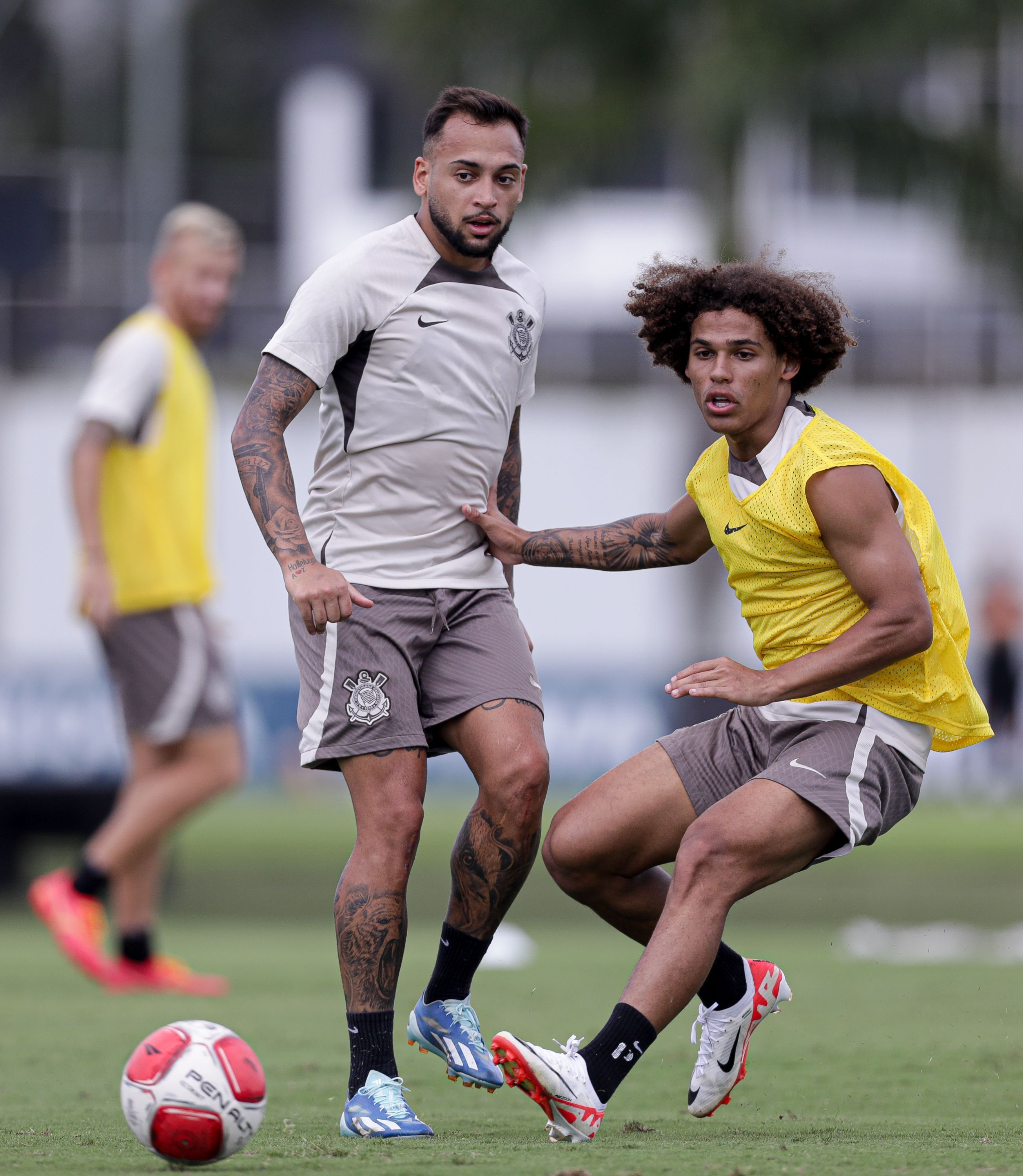 Com Maycon, Corinthians se reapresenta ao CT de olho no Água Santa