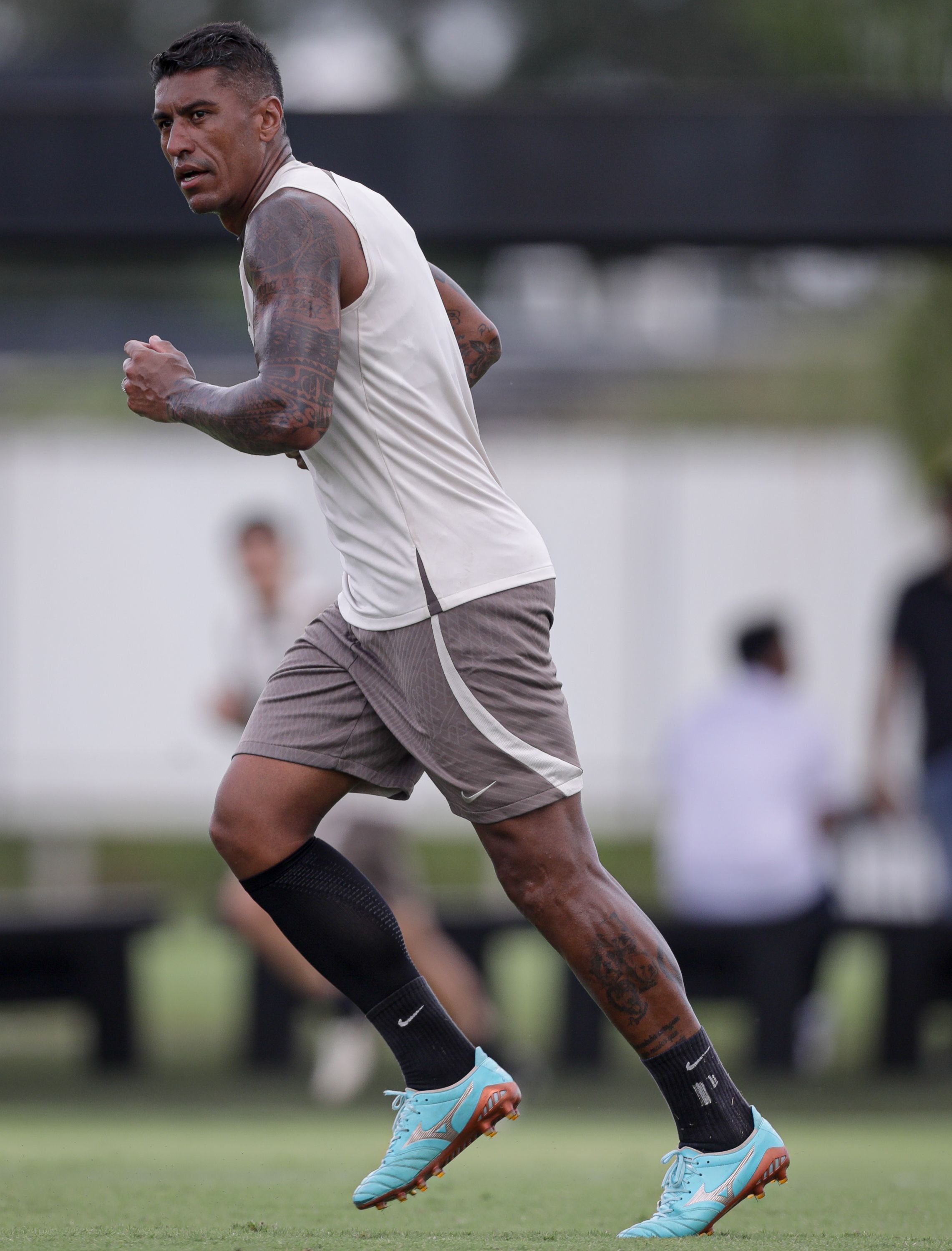 Perto de voltar, Paulinho cogitou se aposentar após segunda lesão no Corinthians