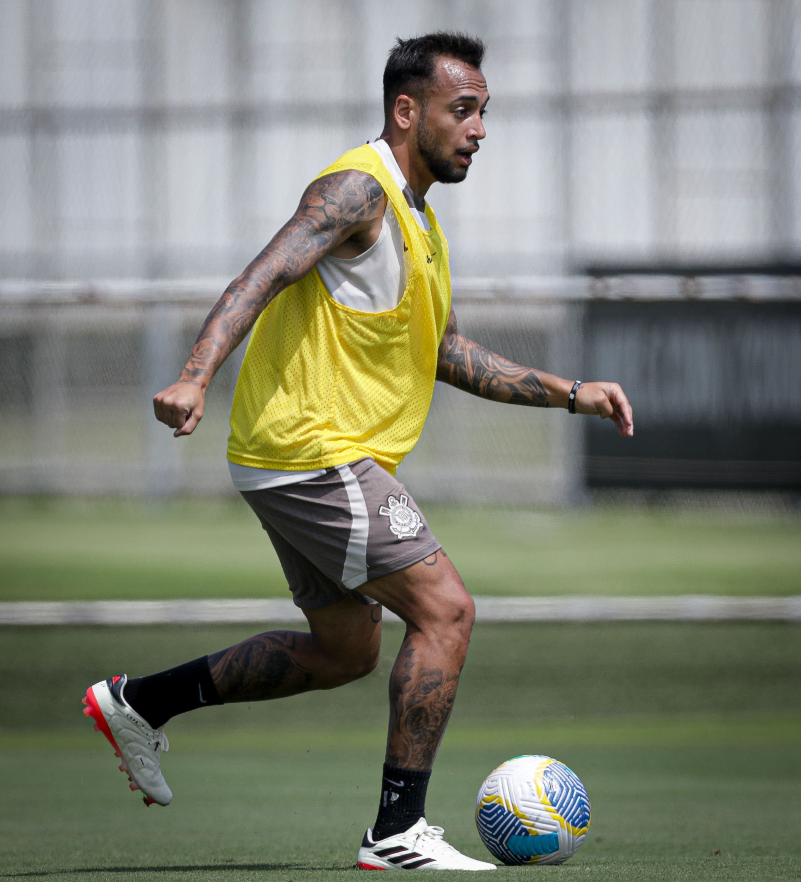 Maycon passa por exames no Corinthians e tem lesão constatada