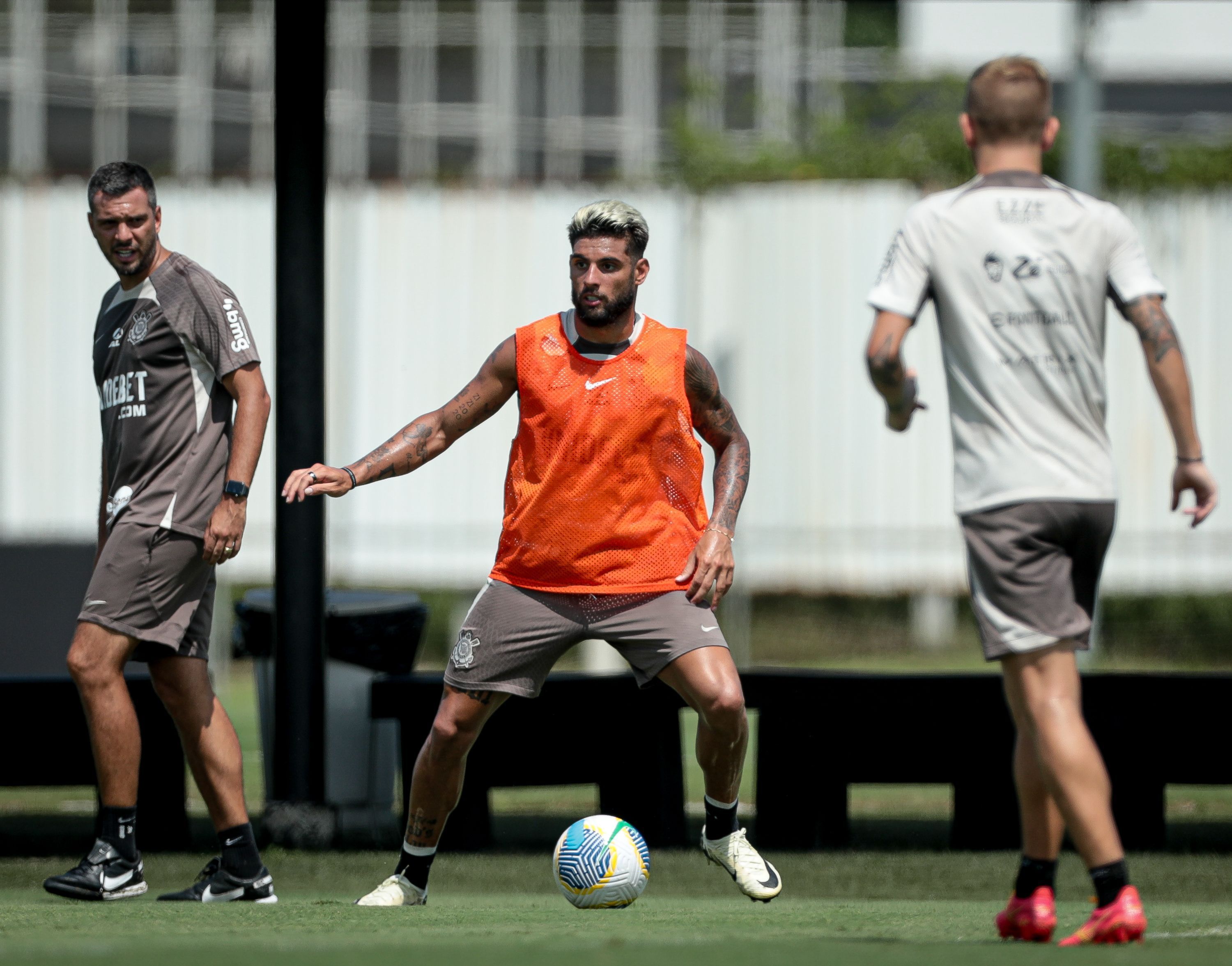 Corinthians treina organização ofensiva de olho em jogo-treino contra o Santos