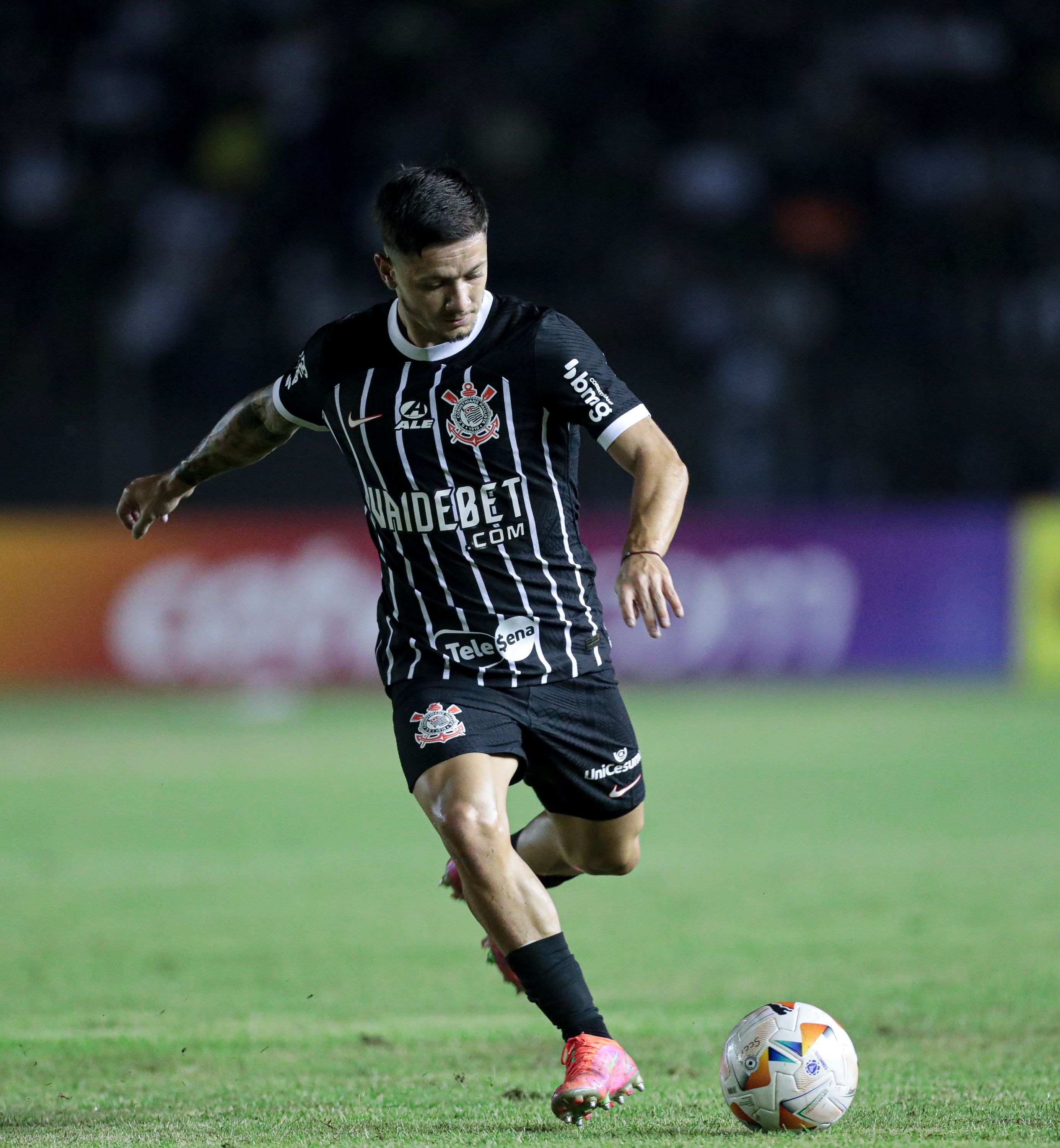 Garro lamenta empate do Corinthians no Uruguai: 'Sabor amargo'
