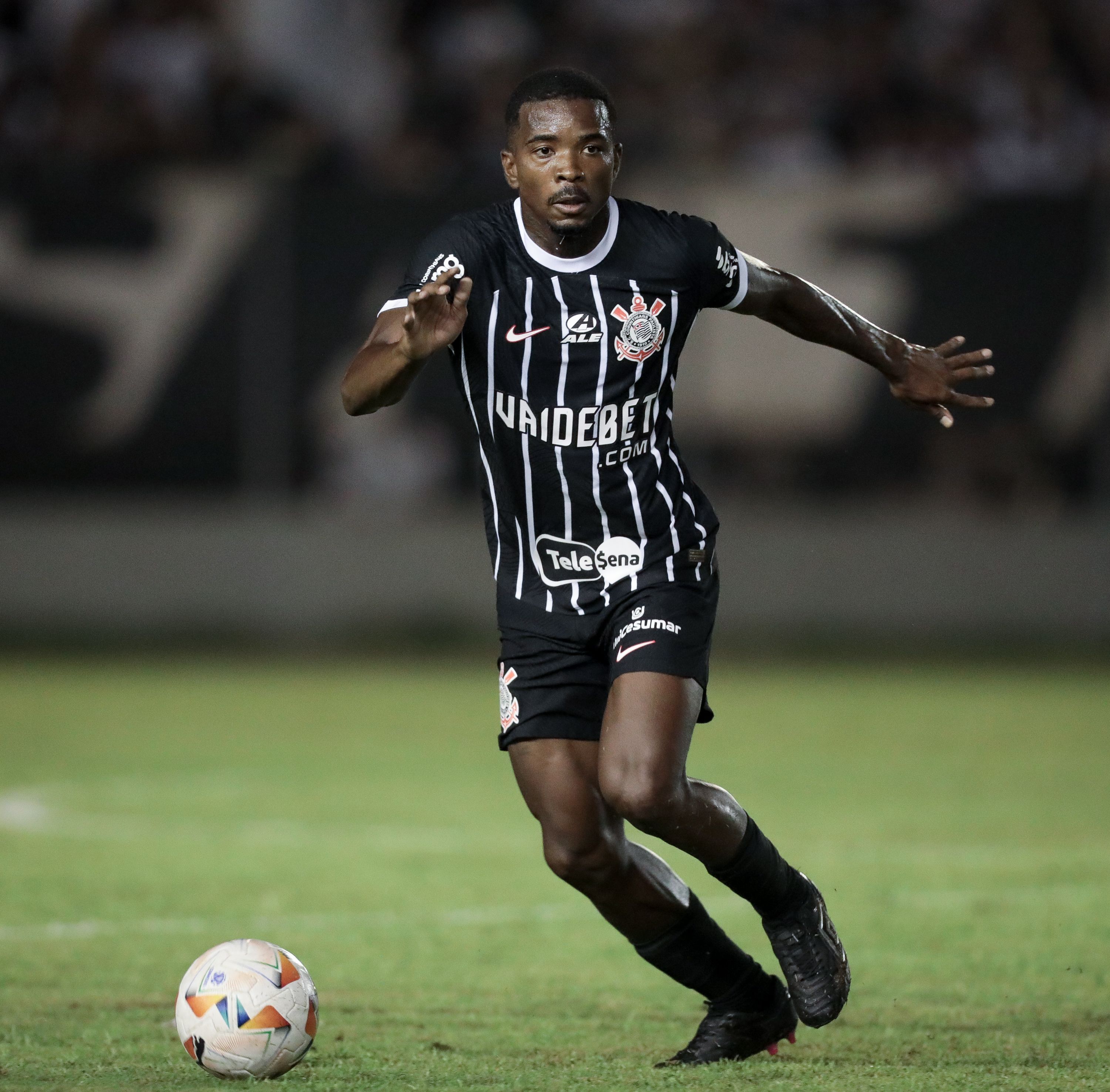 Auxiliar do Corinthians explica entrada de Cacá no final do jogo