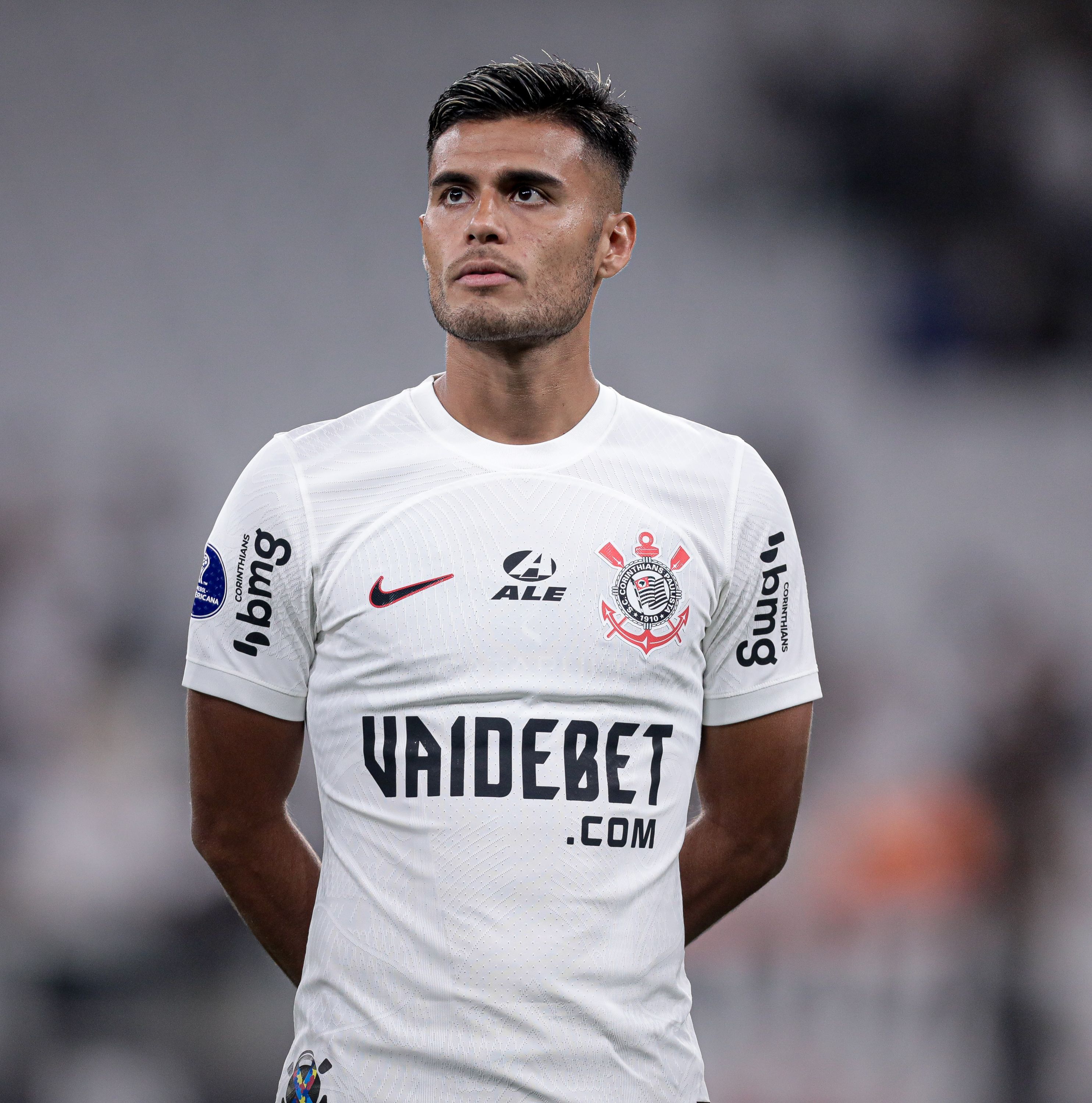 Entenda por que Fausto Vera recuperou a titularidade no Corinthians