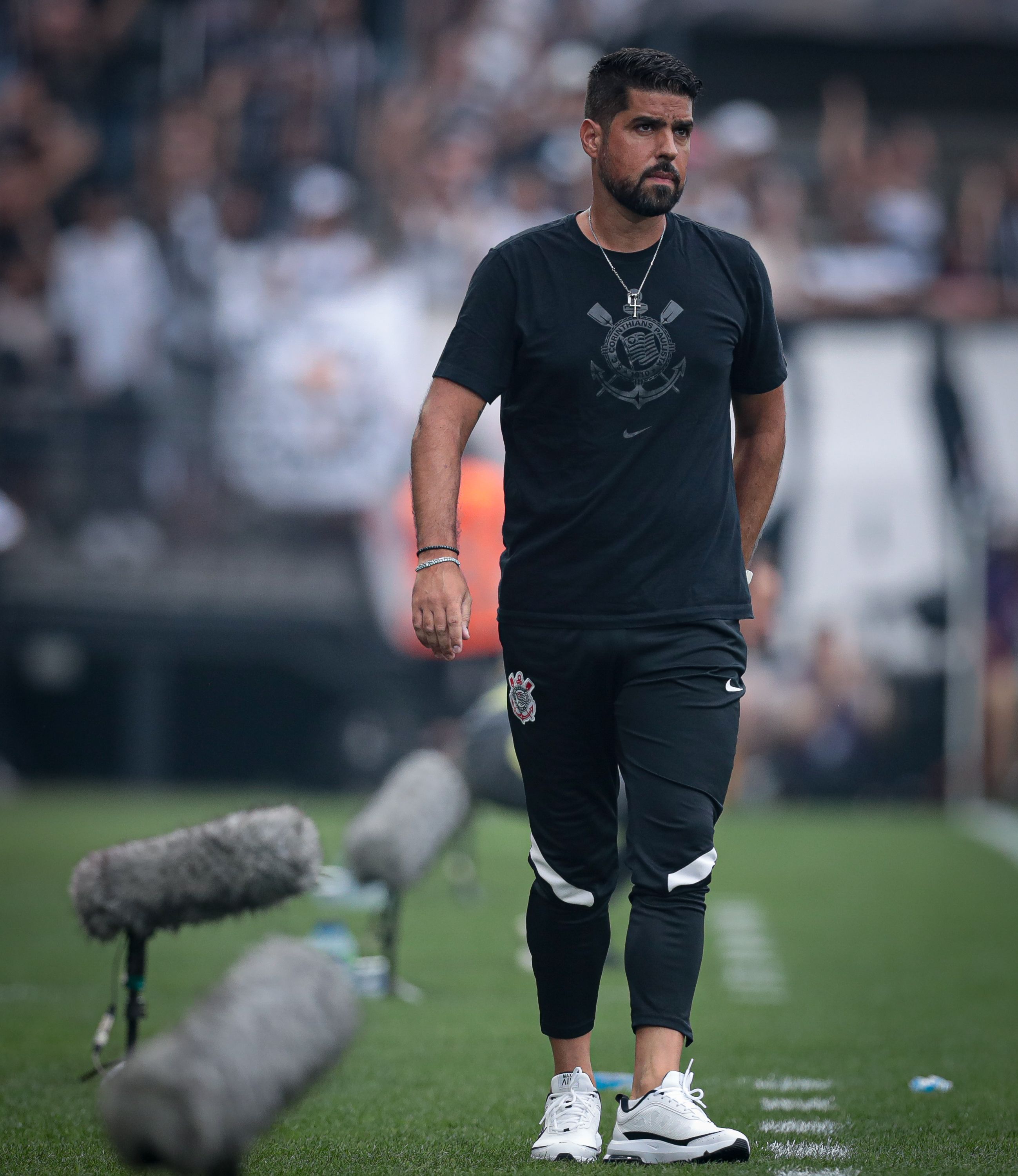 António Oliveira consulta base do Corinthians por volante “box-to-box”