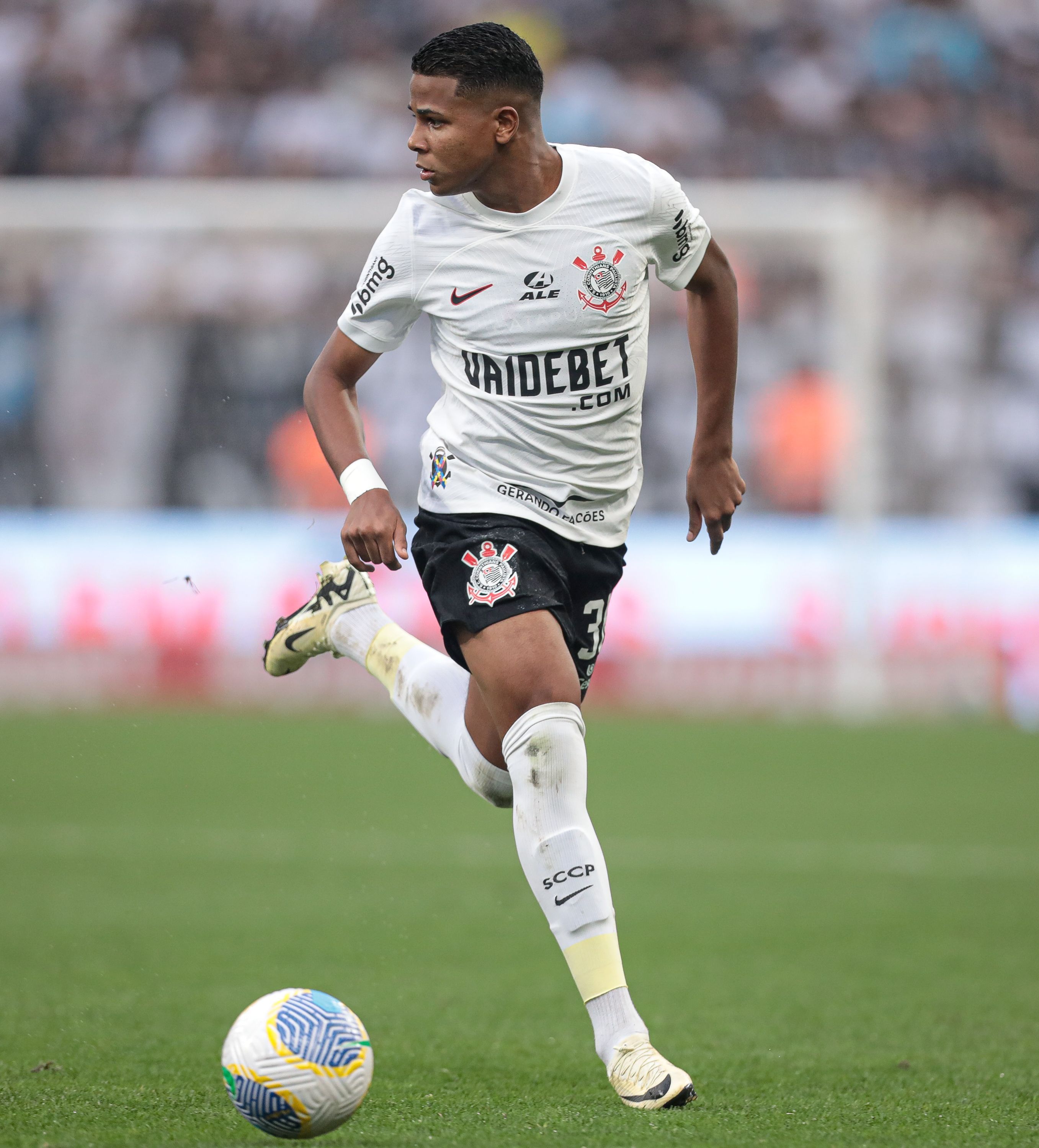 Técnico do Corinthians elogia Wesley, mas cobra melhora extracampo