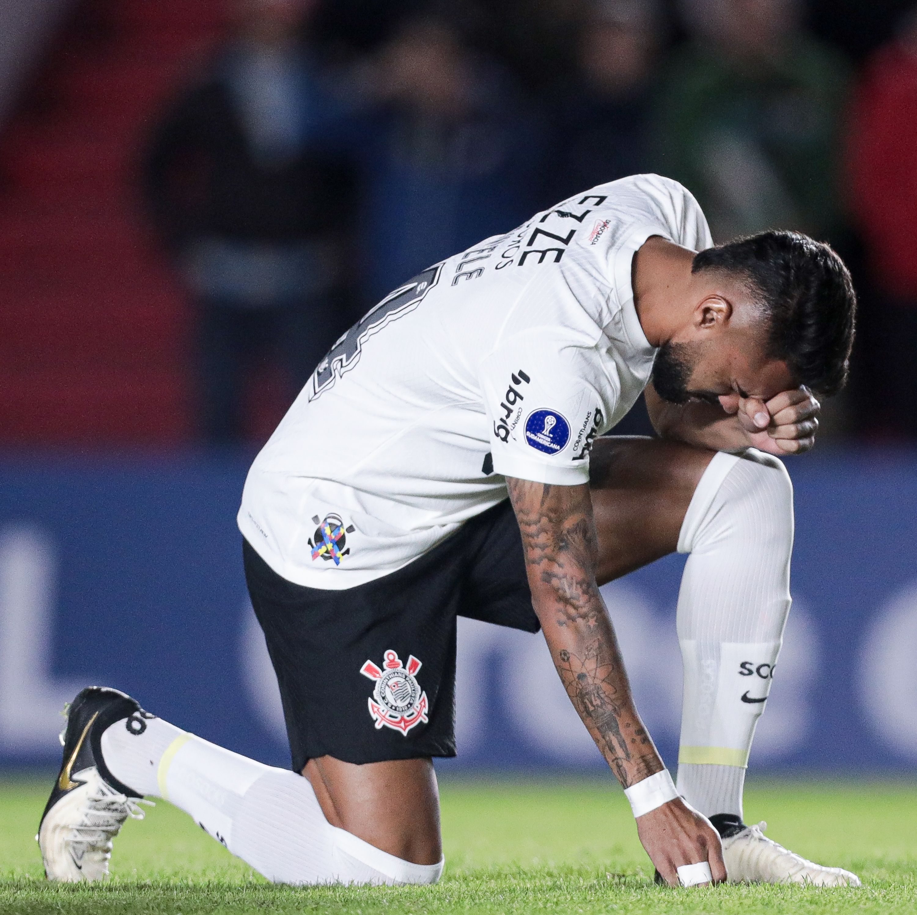 Raniele leva o terceiro amarelo e desfalcará o Corinthians na Copa do Brasil