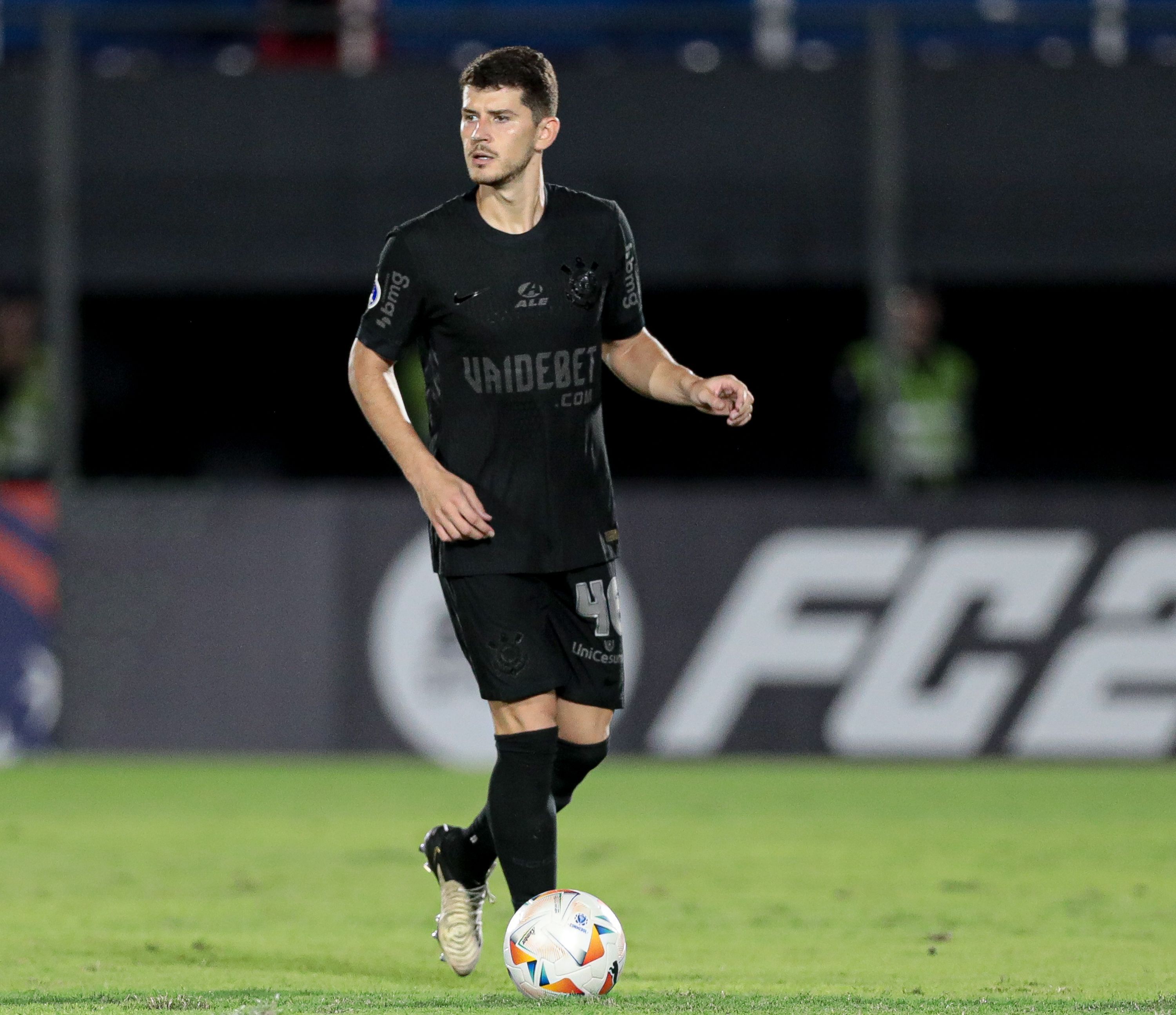 Hugo comenta recentes atuações no Corinthians: 'Estou me soltando mais'