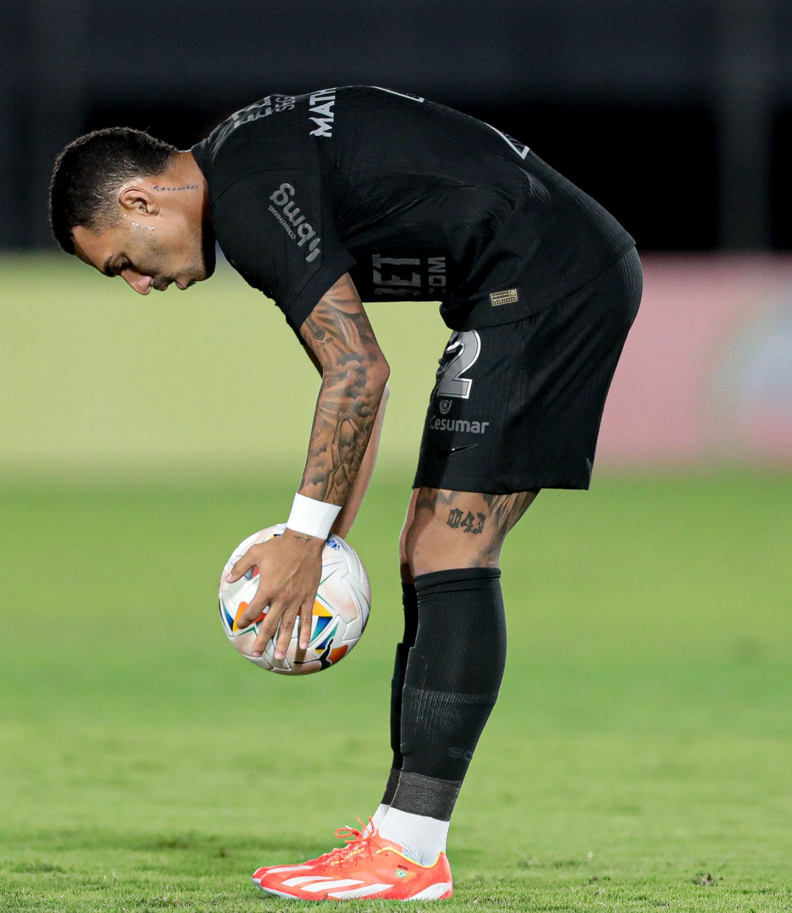 Exames confirmam lesão de Matheuzinho, lateral-direito do Corinthians