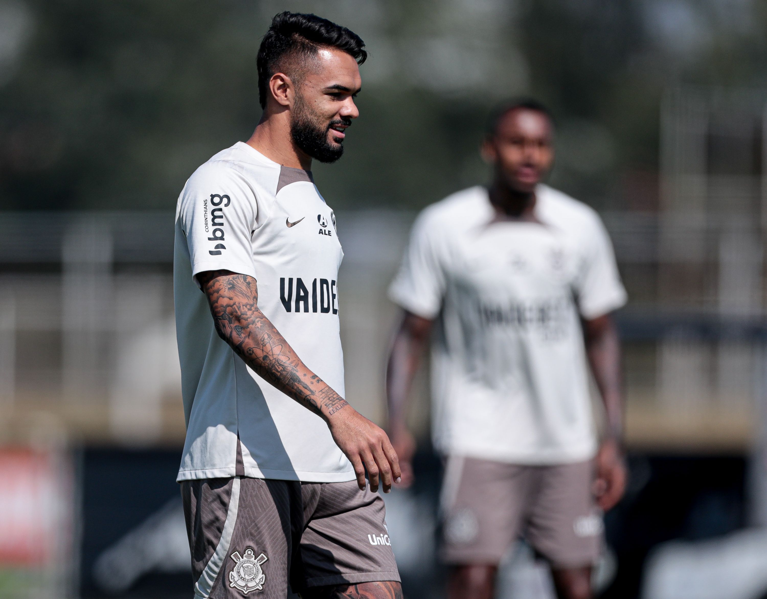 Exames constatam lesão e Raniele desfalca o Corinthians contra o Fluminense
