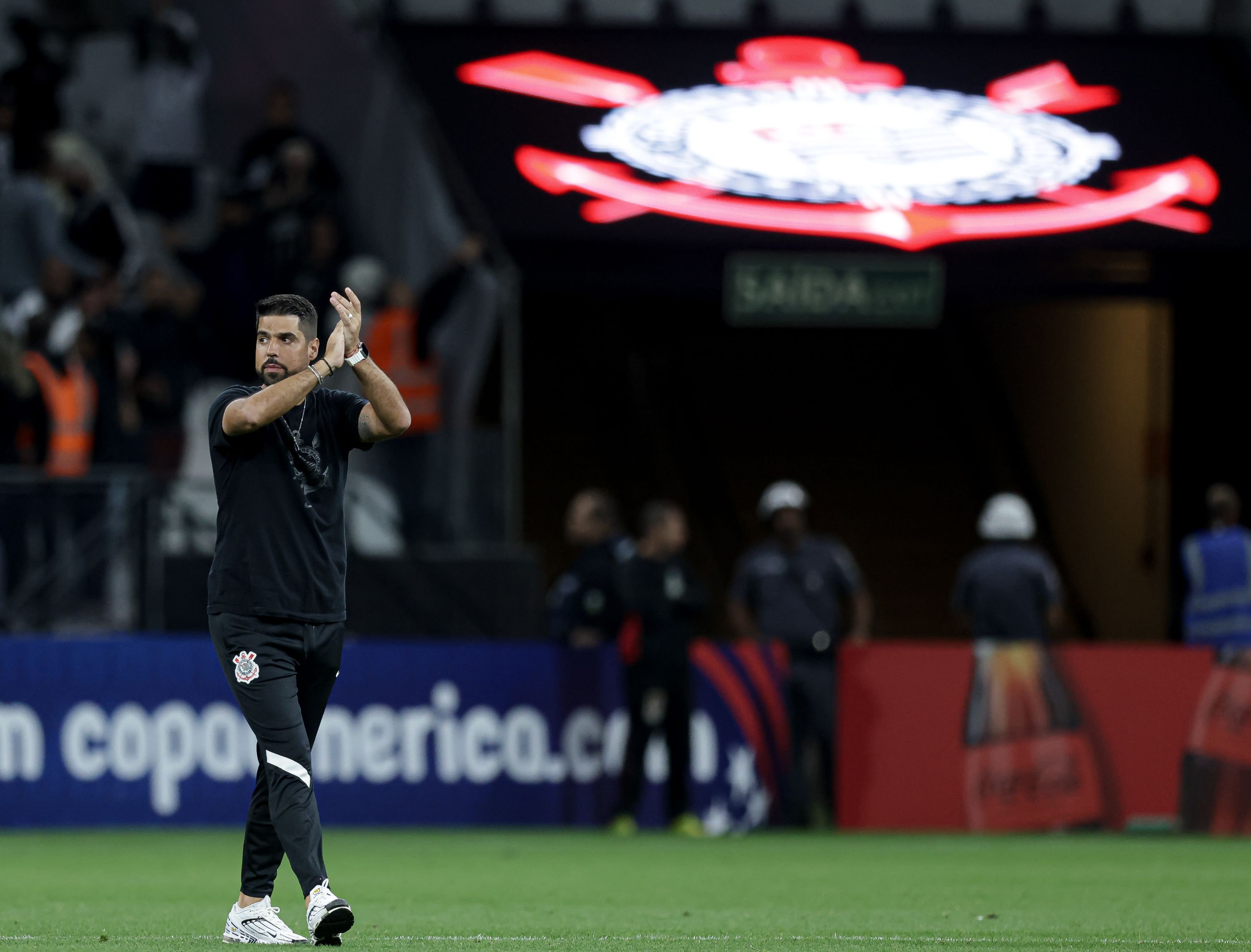 Compare aproveitamento de António Oliveira com técnicos do Corinthians desde 2017