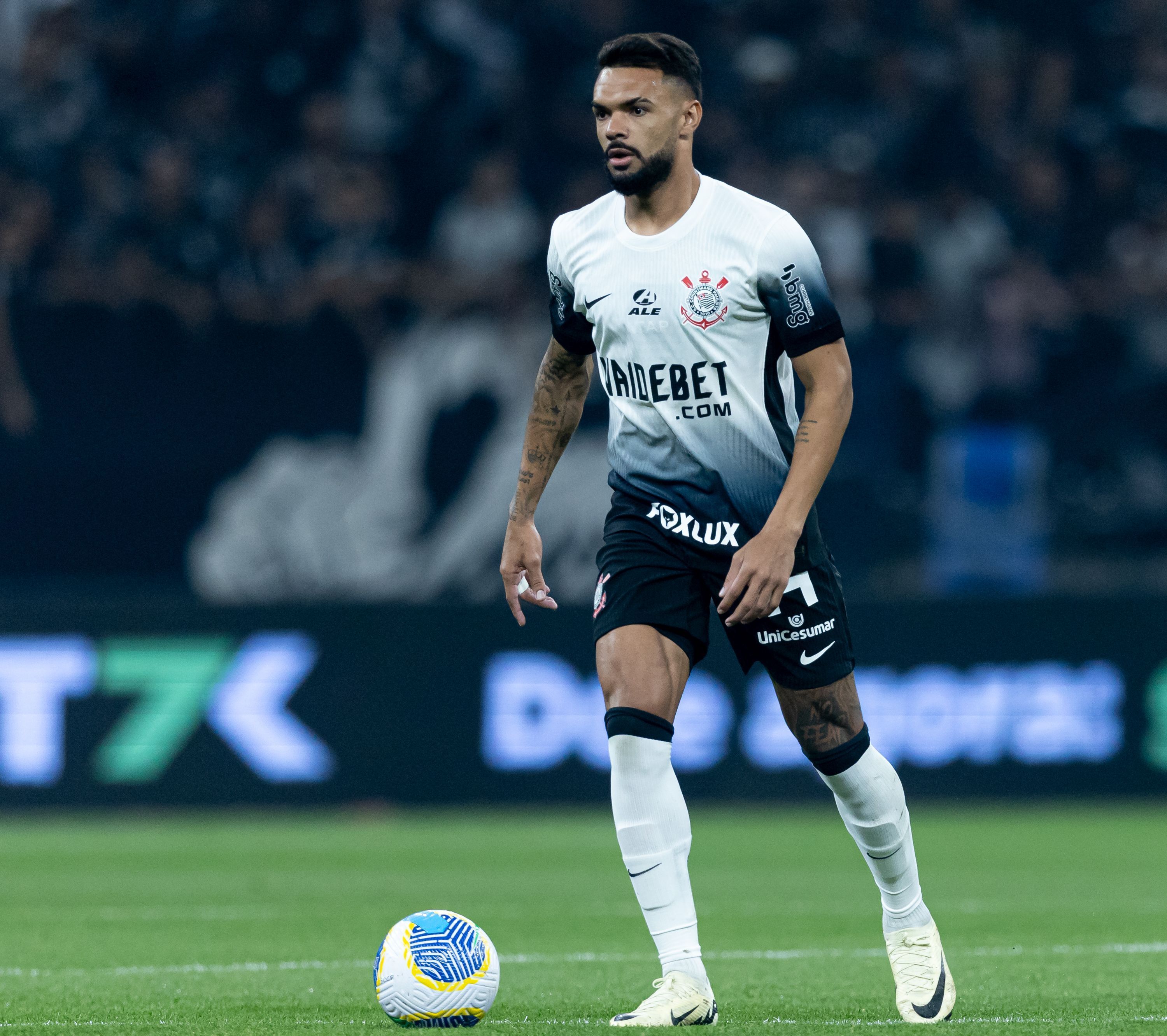 'Competidor nato': como António tenta transformar Raniele em líder no Corinthians