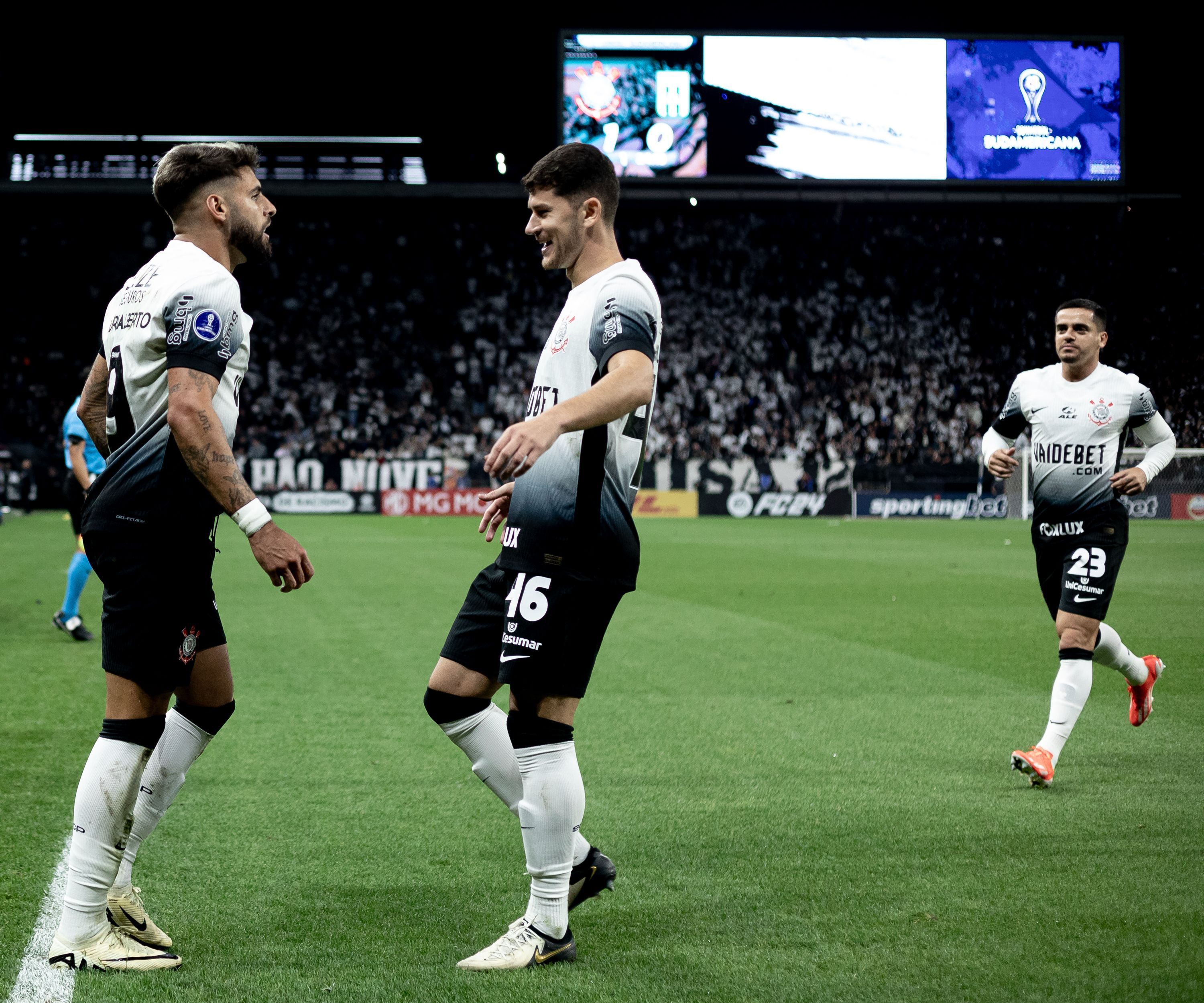 Em bom momento, Corinthians recebe o Botafogo, que visa liderança no Brasileirão